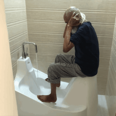 The Oldest WuduMate User -100 year old Gentleman receives WuduMate Classic