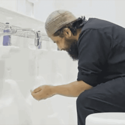 Performing Wudu using the WuduMate Modular